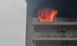नोएडा में दो जगहों पर आग का कहर, सेक्टर-52 और 74 में मची अफरा-तफरी नोएडा में दो जगहों पर आग का कहर, सेक्टर-52 और 74 में मची अफरा-तफरी