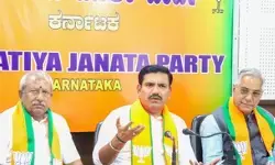कर्नाटक कांग्रेस में ‘चार पावर सेंटर’ होने का भाजपा का दावा, विजयेंद्र बोले- सरकार नहीं चला सकते तो विधानसभा भंग करें कर्नाटक कांग्रेस में ‘चार पावर सेंटर’ होने का भाजपा का दावा, विजयेंद्र बोले- सरकार नहीं चला सकते तो विधानसभा भंग करें