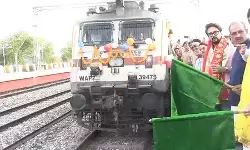 हिमाचल के ऊना से कोलकाता तक सीधी ट्रेन शुरू, सांसद अनुराग ठाकुर ने दिखाई हरी झंडी हिमाचल के ऊना से कोलकाता तक सीधी ट्रेन शुरू, सांसद अनुराग ठाकुर ने दिखाई हरी झंडी
