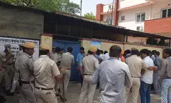 मठ में मची सनसनी: सोते समय महंत पर चाकू से ताबड़तोड़ हमला, मौके पर ही मौत, जांच में जुटी पुलिस मठ में मची सनसनी: सोते समय महंत पर चाकू से ताबड़तोड़ हमला, मौके पर ही मौत, जांच में जुटी पुलिस