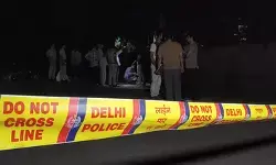 दिल्ली के पुष्प विहार में पुलिस ने मुठभेड़ के बाद तीन अपराधियों को किया गिरफ्तार दिल्ली के पुष्प विहार में पुलिस ने मुठभेड़ के बाद तीन अपराधियों को किया गिरफ्तार