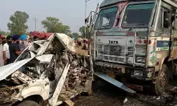 पंजाब में भीषण सड़क हादसा: अंतिम संस्कार में जा रहे एक ही परिवार के 8 लोगों की मौत पंजाब में भीषण सड़क हादसा: अंतिम संस्कार में जा रहे एक ही परिवार के 8 लोगों की मौत