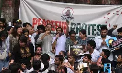 CJP Protest: शिक्षा मंत्री के इस्तीफे पर अड़े प्रदर्शनकारी, अभिजीत दीपके ने कहा- देश के युवा अब नहीं डरेंगे CJP Protest: शिक्षा मंत्री के इस्तीफे पर अड़े प्रदर्शनकारी, अभिजीत दीपके ने कहा- देश के युवा अब नहीं डरेंगे