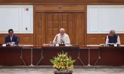 वैश्विक अनिश्चितताओं के बीच पीएम मोदी ने आर्थिक सलाहकार परिषद के साथ की बैठक, भारत की आर्थिक मजबूती पर की चर्चा वैश्विक अनिश्चितताओं के बीच पीएम मोदी ने आर्थिक सलाहकार परिषद के साथ की बैठक, भारत की आर्थिक मजबूती पर की चर्चा