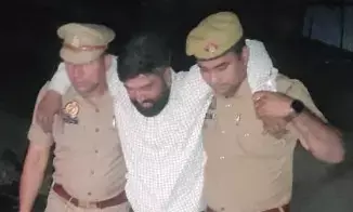 गाजियाबाद में 50 हजार के इनामी बदमाश के साथ पुलिस की मुठभेड़, दोनों पैरों में लगी गोली गाजियाबाद में 50 हजार के इनामी बदमाश के साथ पुलिस की मुठभेड़, दोनों पैरों में लगी गोली