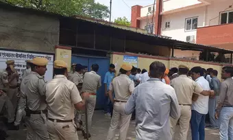 मठ में मची सनसनी: सोते समय महंत पर चाकू से ताबड़तोड़ हमला, मौके पर ही मौत, जांच में जुटी पुलिस मठ में मची सनसनी: सोते समय महंत पर चाकू से ताबड़तोड़ हमला, मौके पर ही मौत, जांच में जुटी पुलिस