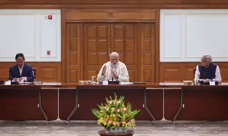 वैश्विक अनिश्चितताओं के बीच पीएम मोदी ने आर्थिक सलाहकार परिषद के साथ की बैठक, भारत की आर्थिक मजबूती पर की चर्चा वैश्विक अनिश्चितताओं के बीच पीएम मोदी ने आर्थिक सलाहकार परिषद के साथ की बैठक, भारत की आर्थिक मजबूती पर की चर्चा