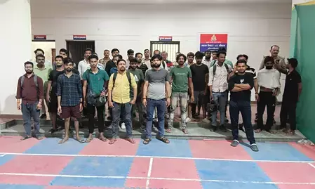 नोएडा पुलिस ने सार्वजनिक जगहों पर शराब पीने वालों के खिलाफ की सख्ती, 125 लोगों पर कार्रवाई नोएडा पुलिस ने सार्वजनिक जगहों पर शराब पीने वालों के खिलाफ की सख्ती, 125 लोगों पर कार्रवाई