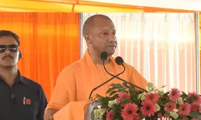 किसी ने उत्सव के रंग में भंग डाला तो वर्तमान के साथ भविष्य भी स्वाहा हो जाएगा: मुख्यमंत्री योगी किसी ने उत्सव के रंग में भंग डाला तो वर्तमान के साथ भविष्य भी स्वाहा हो जाएगा: मुख्यमंत्री योगी