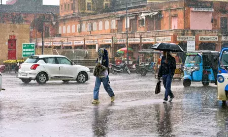 राजस्थान के 25 जिलों में आंधी-तूफान और बारिश का अलर्ट, 8 जून से फिर लू चलने की संभावना राजस्थान के 25 जिलों में आंधी-तूफान और बारिश का अलर्ट, 8 जून से फिर लू चलने की संभावना