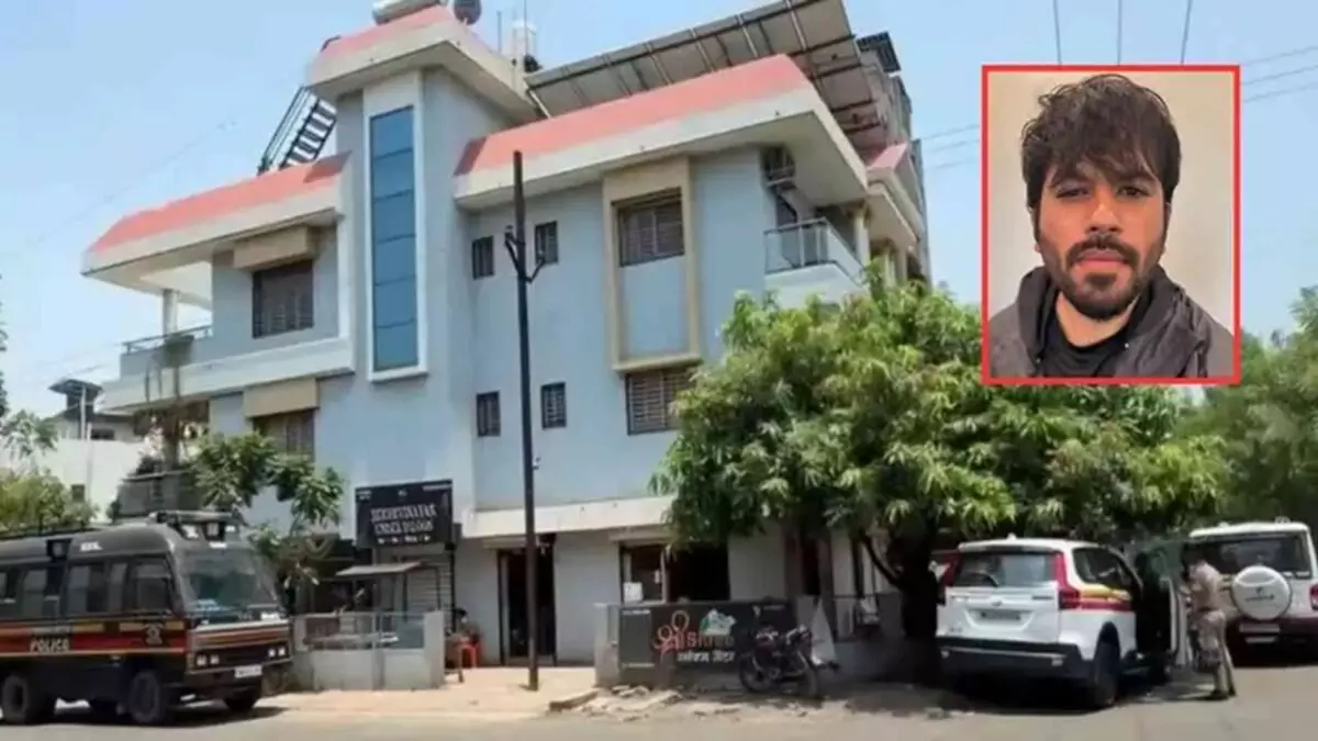 दिल्ली में प्रदर्शन के बाद अपने घर पहुंचे अभिजीत दीपके:बोले- सरकार ने ट्रेलर देखा कॉकरोच क्या कर सकते हैं? दिल्ली में प्रदर्शन के बाद अपने घर पहुंचे अभिजीत दीपके:बोले- सरकार ने ट्रेलर देखा कॉकरोच क्या कर सकते हैं?