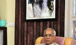 राम मंदिर चढ़ावा विवाद पर सियासी घमासान, सपा प्रमुख के आरोपों पर ट्रस्ट ने दी सफाई राम मंदिर चढ़ावा विवाद पर सियासी घमासान, सपा प्रमुख के आरोपों पर ट्रस्ट ने दी सफाई