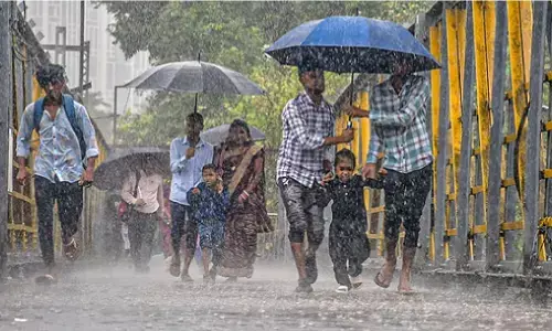 महाराष्ट्र तक पहुंचा मॉनसून, यूपी-बिहार समेत 16 राज्यों में बारिश और आंधी का अलर्ट महाराष्ट्र तक पहुंचा मॉनसून, यूपी-बिहार समेत 16 राज्यों में बारिश और आंधी का अलर्ट