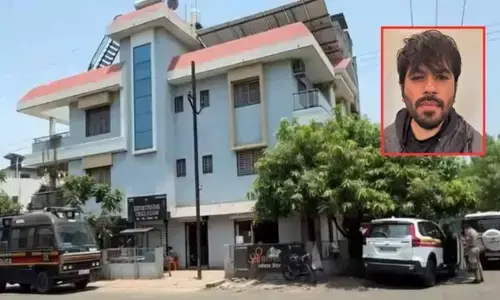 दिल्ली में प्रदर्शन के बाद अपने घर पहुंचे अभिजीत दीपके:बोले- सरकार ने ट्रेलर देखा कॉकरोच क्या कर सकते हैं? दिल्ली में प्रदर्शन के बाद अपने घर पहुंचे अभिजीत दीपके:बोले- सरकार ने ट्रेलर देखा कॉकरोच क्या कर सकते हैं?