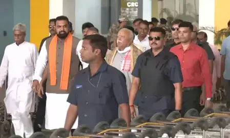 RSS प्रमुख मोहन भागवत पहुंचे पटना: एयरपोर्ट पर CM सम्राट चौधरी ने किया स्वागत, 3 दिवसीय बिहार दौरा शुरू