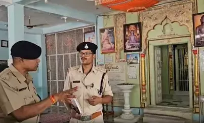 नरसिंहपुर के जैन मंदिर में चोरी, सोने-चांदी के छत्र के साथ डीवीआर भी लेकर हुए फरार