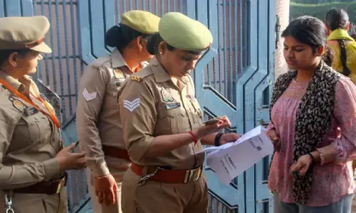 यूपी पुलिस भर्ती परीक्षा 2026 आज से , 28 लाख अभ्यर्थी देंगे परीक्षा; AI कैमरों से होगी निगरानी यूपी पुलिस भर्ती परीक्षा 2026 आज से , 28 लाख अभ्यर्थी देंगे परीक्षा; AI कैमरों से होगी निगरानी