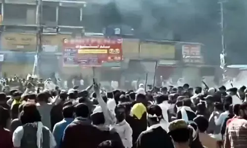 PoK में पाकिस्तान के खिलाफ आक्रोश, पाक सेना ने बरसाई गोलियां, 26 की मौत PoK में पाकिस्तान के खिलाफ आक्रोश, पाक सेना ने बरसाई गोलियां, 26 की मौत
