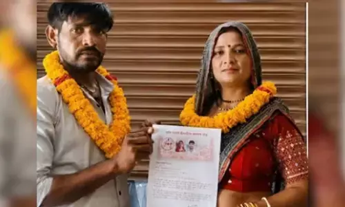 सास की खूबसूरती देख दिल दे बैठा दामाद, फिर दोनों ने कोर्ट में जाकर कर ली शादी सास की खूबसूरती देख दिल दे बैठा दामाद, फिर दोनों ने कोर्ट में जाकर कर ली शादी