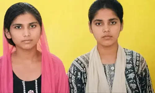 कुशीनगर में ऑनर किलिंग का मामला: प्रेम संबंधों से नाराज पिता और भाइयों ने दो बहनों को मार डाला कुशीनगर में ऑनर किलिंग का मामला: प्रेम संबंधों से नाराज पिता और भाइयों ने दो बहनों को मार डाला