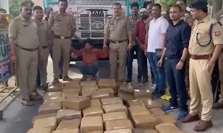 उत्तर प्रदेशः कानपुर में पुलिस ने 10 करोड़ रुपये का 6 क्विंटल गांजा जब्त किया..बड़े ड्रग्स सिंडिकेट का भंडाफोड़ उत्तर प्रदेशः कानपुर में पुलिस ने 10 करोड़ रुपये का 6 क्विंटल गांजा जब्त किया..बड़े ड्रग्स सिंडिकेट का भंडाफोड़
