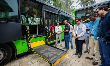 मेघालय में पीएम ई-बस सेवा की शुरुआत, सीएम संगमा ने पांच इलेक्ट्रिक वाहनों को दिखाई हरी झंडी