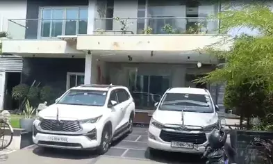 तेलंगाना एसीबी ने रोड्स एंड बिल्डिंग्स विभाग के चीफ के ठिकानों पर तलाशी ली तेलंगाना एसीबी ने रोड्स एंड बिल्डिंग्स विभाग के चीफ के ठिकानों पर तलाशी ली