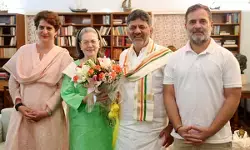 शिवकुमार ने सोनिया-राहुल और प्रियंका गांधी से की मुलाकात, आभार व्यक्त किया शिवकुमार ने सोनिया-राहुल और प्रियंका गांधी से की मुलाकात, आभार व्यक्त किया