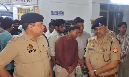 यूपी : बहराइच में ट्रक और बस की भीषण टक्कर में चार की मौत, 10 घायल, तीन की हालत गंभीर यूपी : बहराइच में ट्रक और बस की भीषण टक्कर में चार की मौत, 10 घायल, तीन की हालत गंभीर