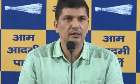 दिल्ली में एमसीडी की लापरवाही से मौतें दिल्ली में एमसीडी की लापरवाही से मौतें