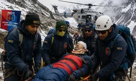 एनसीसी की पर्वतारोहण टीम ने दुर्गम पहाड़ी क्षेत्र में फंसे ब्रिटिश नागरिक की जान बचाई एनसीसी की पर्वतारोहण टीम ने दुर्गम पहाड़ी क्षेत्र में फंसे ब्रिटिश नागरिक की जान बचाई