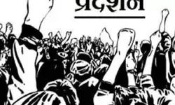 विद्याचरण की मूर्ति उपेक्षित, गुस्साए कांग्रेसियों ने किया प्रदर्शन