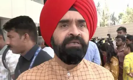 वोटर लिस्ट से गलत तरीके से नाम न हटे, एसआईआर प्रक्रिया को लेकर चुनाव आयोग पहुंची कांग्रेस वोटर लिस्ट से गलत तरीके से नाम न हटे, एसआईआर प्रक्रिया को लेकर चुनाव आयोग पहुंची कांग्रेस