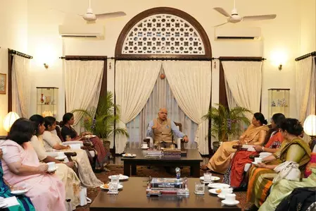 श्रीलंका की महिला सांसदों के प्रतिनिधिमंडल ने भारत दौरे से मिली सीख साझा की श्रीलंका की महिला सांसदों के प्रतिनिधिमंडल ने भारत दौरे से मिली सीख साझा की