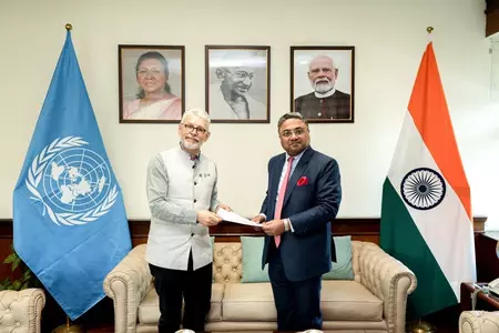 भारत में डब्ल्यूएचओ के प्रतिनिधि डॉ. हुतिन ने संभाली जिम्मेदारी, सिबी जॉर्ज को सौंपा डॉक्यूमेंट भारत में डब्ल्यूएचओ के प्रतिनिधि डॉ. हुतिन ने संभाली जिम्मेदारी, सिबी जॉर्ज को सौंपा डॉक्यूमेंट