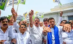 मीनाक्षी नटराजन का नामांकन रद्द होने पर उग्र हुई कांग्रेस; जीतू पटवारी का बड़ा बयान— हम गिरफ्तारी देने को तैयार हैं