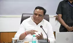 मुंबई में मानसून से निपटने की तैयारी तेज, मंत्री आशीष शेलार ने रेलवे और प्रशासन को मिलकर काम करने के दिए निर्देश मुंबई में मानसून से निपटने की तैयारी तेज, मंत्री आशीष शेलार ने रेलवे और प्रशासन को मिलकर काम करने के दिए निर्देश