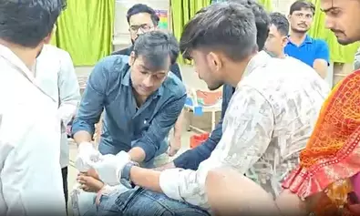 फोन पर हुआ झगड़ा, युवक ने युवती को गोली मारकर किया घायल, प्रेम प्रसंग के एंगल से जांच में जुटी पुलिस फोन पर हुआ झगड़ा, युवक ने युवती को गोली मारकर किया घायल, प्रेम प्रसंग के एंगल से जांच में जुटी पुलिस