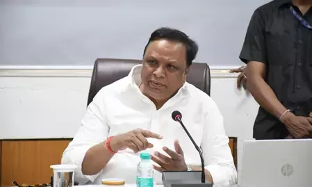 मुंबई में मानसून से निपटने की तैयारी तेज, मंत्री आशीष शेलार ने रेलवे और प्रशासन को मिलकर काम करने के दिए निर्देश