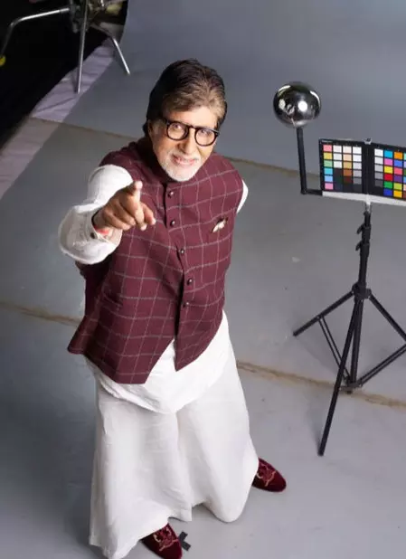 12 शॉर्ट फिल्मों और 2 स्टिल शूट के बाद अमिताभ बच्चन बोले- काम तो काम है, 83 की उम्र में भी जज्बा कायम 12 शॉर्ट फिल्मों और 2 स्टिल शूट के बाद अमिताभ बच्चन बोले- काम तो काम है, 83 की उम्र में भी जज्बा कायम