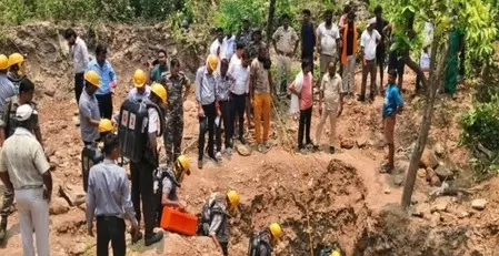 झारखंड: रामगढ़ में एक कोयला खदान में जहरीली गैस सूंघने से चार लोगों की मौत झारखंड: रामगढ़ में एक कोयला खदान में जहरीली गैस सूंघने से चार लोगों की मौत