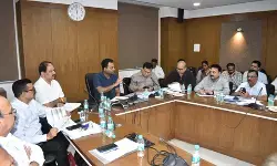 15 दिवस में प्रगति न लाने वाले रेड लिस्टेड संविदाकार होंगे ब्लैक लिस्ट: आयुक्त भोंडवे