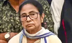बंगाल: काकोली घोष दस्तीदार के बेटे ने ममता बनर्जी, तृणमूल सांसदों को भेजा कानूनी नोटिस