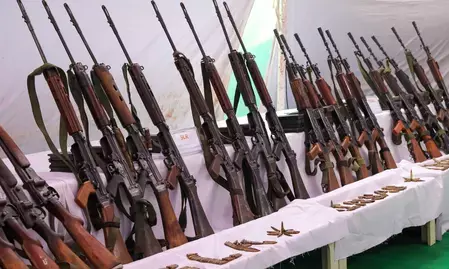 छत्तीसगढ़: सीआरपीएफ ने नक्सलियों की बड़ी साजिश नाकाम की, हथियार और विस्फोटक बरामद छत्तीसगढ़: सीआरपीएफ ने नक्सलियों की बड़ी साजिश नाकाम की, हथियार और विस्फोटक बरामद