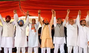 पंजाब: हरियाणा के मुख्यमंत्री नायब सिंह सैनी ने आप को लुटेरों का गिरोह बताया पंजाब: हरियाणा के मुख्यमंत्री नायब सिंह सैनी ने आप को लुटेरों का गिरोह बताया