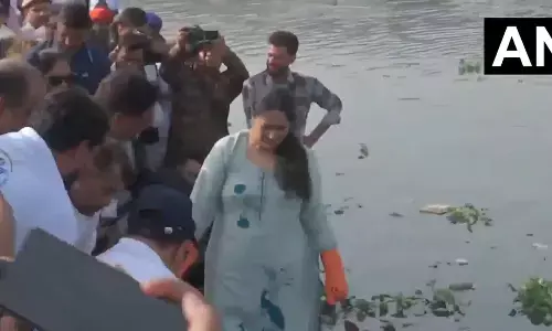 “स्वच्छ यमुना मेरा कर्तव्य” : रेखा गुप्ता-मल्होत्रा समेत भाजपा नेताओं का श्रमदान