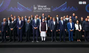 प्रधानमंत्री मोदी ने उद्यमियों को भारत में काम करने और दुनिया के विकास में सहयोग देने के लिए किया आमंत्रित