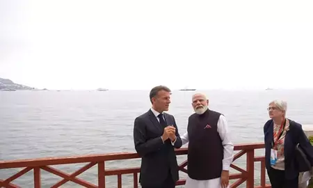पीएम मोदी और फ्रांस के राष्ट्रपति मैक्रों ने नीस में विला केर्लियोस का किया दौरा पीएम मोदी और फ्रांस के राष्ट्रपति मैक्रों ने नीस में विला केर्लियोस का किया दौरा
