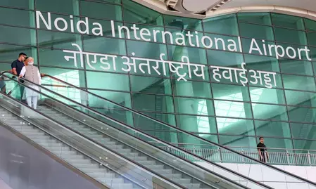 नोएडा इंटरनेशनल एयरपोर्ट के लिए जमीन देने वाले किसान पहली फ्लाइट में यात्री बनेंगे नोएडा इंटरनेशनल एयरपोर्ट के लिए जमीन देने वाले किसान पहली फ्लाइट में यात्री बनेंगे