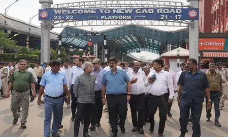 रेलवे बोर्ड के चेयरमैन ने बंगाल की परियोजनाओं की समीक्षा की, यात्रियों के लिए बेहतर सुविधाओं पर जोर दिया रेलवे बोर्ड के चेयरमैन ने बंगाल की परियोजनाओं की समीक्षा की, यात्रियों के लिए बेहतर सुविधाओं पर जोर दिया